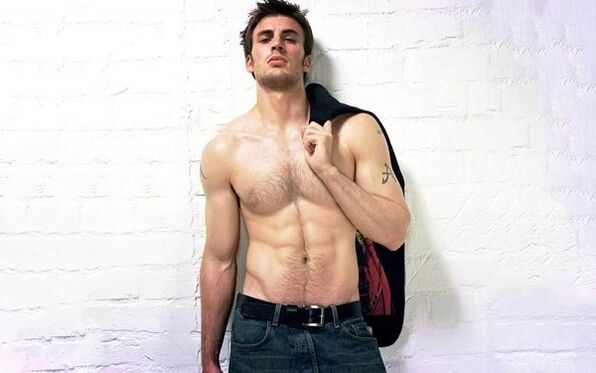 seksi moški s povečanim penisom