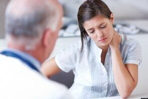 Posvetovanje s spremljevalko moškega za določitev izvedljivosti operacije povečanja penisa